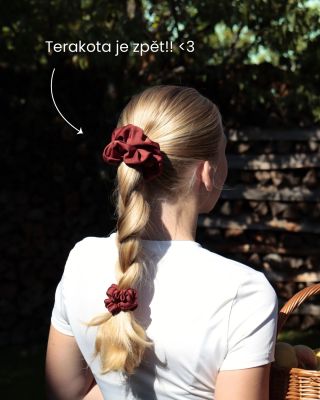 Je zpět! 🧡 Gumička Terakota, kterou jste minulý podzim milovaly, se vrací. 🥰 Tentokrát ale jen v limitovaném množství 🤫...